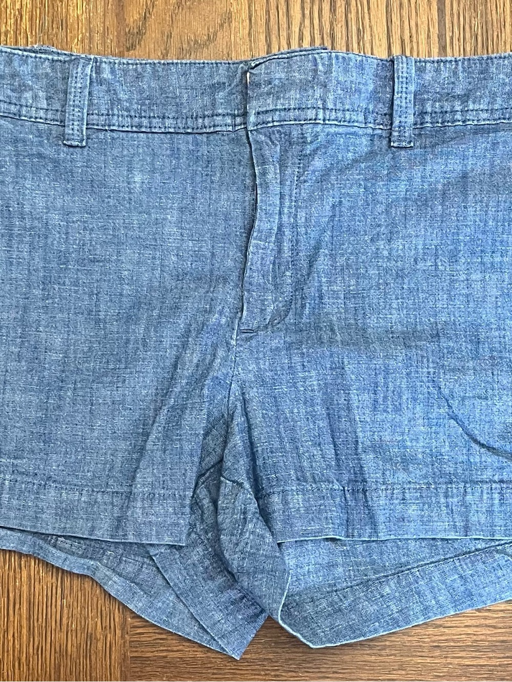 Women’s the Gap Light Blue Chambray Shorts size 10, 3” inseam EUC